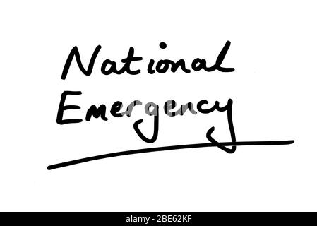 Emergenza Nazionale scritta a mano su sfondo bianco. Foto Stock