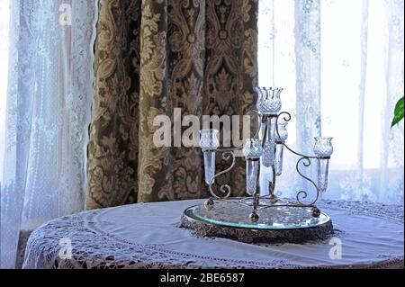 Vaso in vetro di cristallo in stile vittoriano o edoardiano tabella Foto Stock