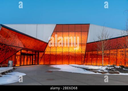 Il Great Plains Recreation Center di Calgary, Alberta il 12 aprile 2020. La Great Plains è una nuova arena di hockey nel sud-est di Calgary. Foto Stock