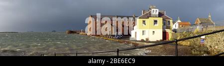 Onde e condizioni del vento, Lower Quay, Porto, North Berwick, East Lothian Foto Stock