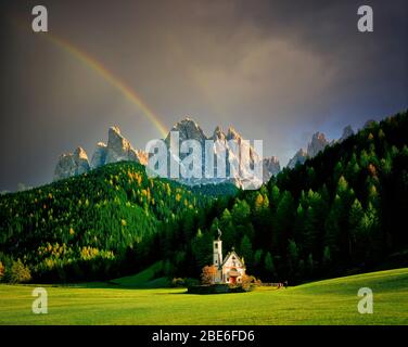 IT - TRENTINO: San Giovanni in Ranui in Val di Funes Tal (Val di Funes) Foto Stock