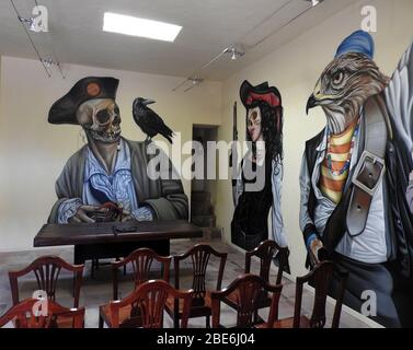 Murale pirata sulla parete della sala conferenze del Castillo de Santa Barbara, (Castello di Santa Barbara , Montanas del fuego (Montagne del fuoco), Parco Nazionale Timanfaya, Lanzarote, Isole Canarie, Spagna. (Gennaio 2020) Foto Stock