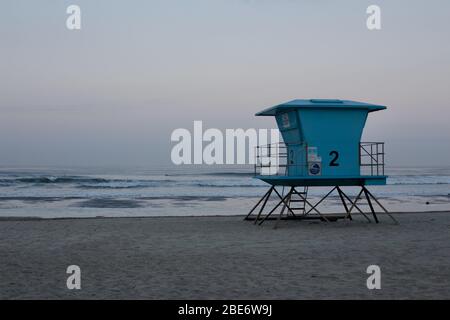 Il bagnino della California si trova al mattino Foto Stock