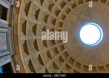 Pantheon. Immagini di Roma, Italia durante le vacanze di Natale. Foto Stock