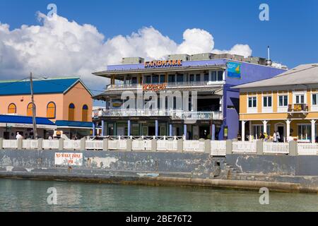 Memorizza su Harbor Drive, George Town, Grand Cayman, Isole Cayman, Antille Maggiori, dei Caraibi Foto Stock