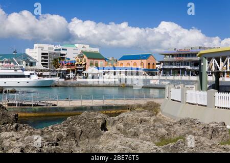 Memorizza su Harbor Drive, George Town, Grand Cayman, Isole Cayman, Antille Maggiori, dei Caraibi Foto Stock