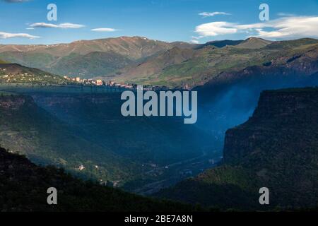 Vista mattutina del canyon di Debed vicino al Monastero di Haghpat, Haghpat, provincia di Lori, Armenia, Caucaso, Asia Foto Stock