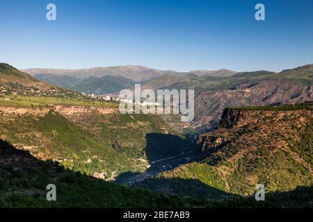 Vista mattutina del canyon di Debed vicino al Monastero di Haghpat, Haghpat, provincia di Lori, Armenia, Caucaso, Asia Foto Stock