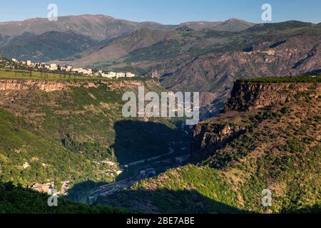 Vista mattutina del canyon di Debed vicino al Monastero di Haghpat, Haghpat, provincia di Lori, Armenia, Caucaso, Asia Foto Stock