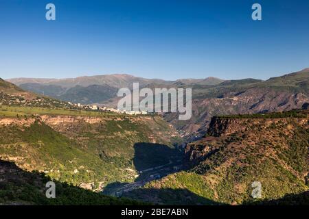 Vista mattutina del canyon di Debed vicino al Monastero di Haghpat, Haghpat, provincia di Lori, Armenia, Caucaso, Asia Foto Stock