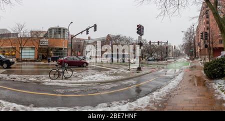 Snowy Day nel centro di Evanston, Illinois Foto Stock