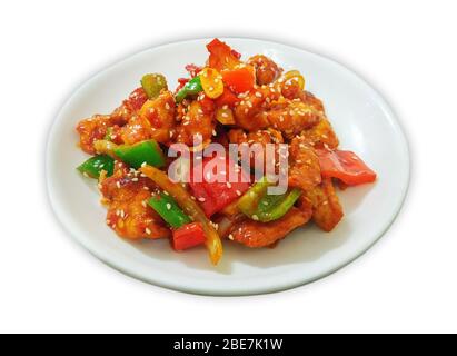 Carne scechuana con verdure isolate su sfondo bianco. Foto Stock