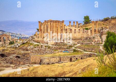 Tempio di Zeus, città giordana di Jerash, Gerasa di Antichità, capitale e più grande città del Governatorato di Jerash, Giordania Foto Stock