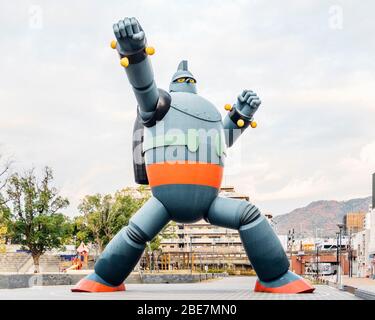 Il monumento Tetsujin 28 simboleggia la ricostruzione della città di Kobe dopo il grande terremoto di Hanshin-Awaji. Foto Stock