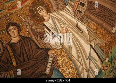 Italia. Ravenna. Basilica di San vitale. Mosaici bizantini romani. Abside. Gesù e angelo. 6 c. Foto Stock