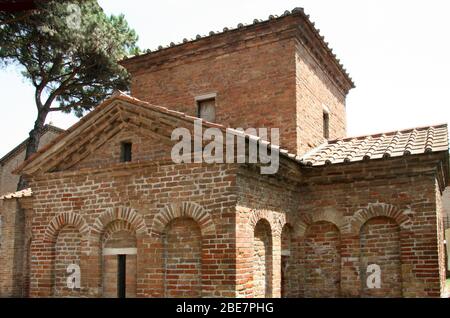 L'Italia. Ravenna. Mausoleo di Galla Placidia. Edificio di epoca romana.425-430. Esterno. Foto Stock