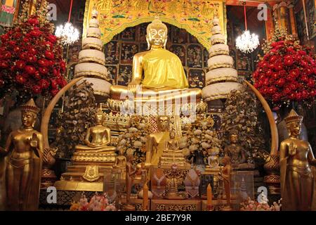 Buddha Figure a Wat Phanan Choeng, Ayutthaya, Thailandia Foto Stock