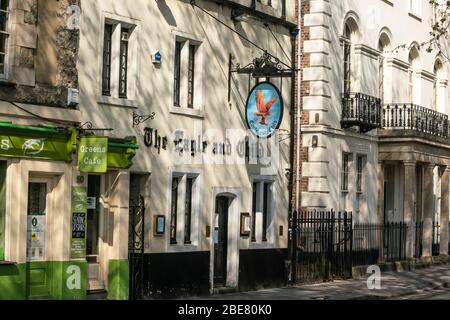 Il pub Eagle and Child, un punto di riferimento storico a St Giles, Oxford Foto Stock