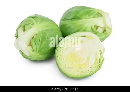 Bruxelles germogli e mezzo isolato su sfondo bianco con percorso di ritaglio e piena profondità di campo Foto Stock