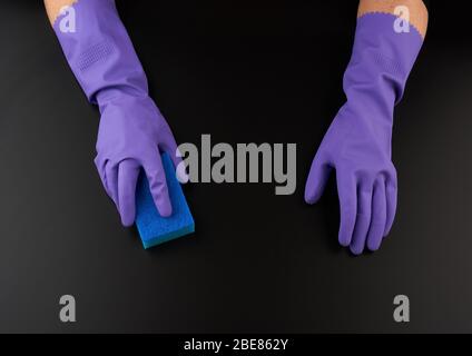 Guanti per piatti viola Foto stock - Alamy