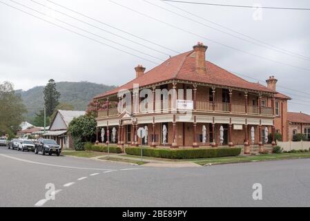L'ex Commercial Banking Company of Sydney (CBC) Bank, progettato da G.A. Mansfield e costruito nel 1897-1902. Chiuso nel 1979 è ora un caffè e B & B. Foto Stock