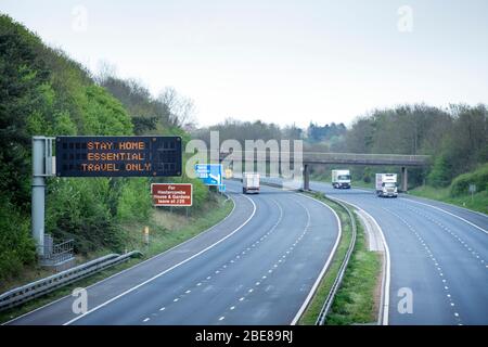 Solo il traffico merci sulla M5 vicino Taunton durante la chiusura Coronavirus UK Foto Stock