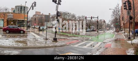 Snowy Day nel centro di Evanston, Illinois Foto Stock