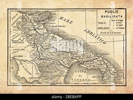 Antica mappa delle regioni Puglia e Basilicata della parte meridionale d'Italia di fronte al mare Adriatico e Jonio con nomi e descrizioni geografiche italiane Foto Stock