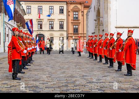 Cerimonia del Cambio della Guardia in Piazza San Marco a Zagabria, Croazia Foto Stock