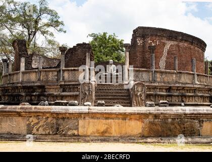 Il Vatadage di Polonnaruwa, un antico santuario del Buddha a Polonnaruwa nello Sri Lanka Foto Stock