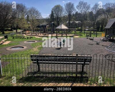 High Wycombe, Regno Unito. 13 aprile 2020. Vista generale del Parco Hughenden in High Wycombe durante le festività pasquali lunedì durante la Pandemia di Covid-19 come consiglio del governo britannico di mantenere le distanze sociali e ridurre al minimo il tempo fuori in High Wycombe il 13 aprile 2020. Credito: Prime Media Images/Alamy Live News Foto Stock