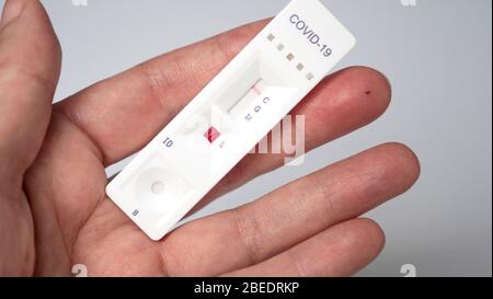 Kit di test per anticorpi rapidi Covid-19 IgM IgG Foto Stock