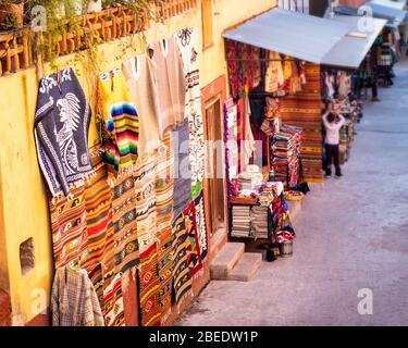 Mercato dell'artigianato (Mercado de Artesanias) a San Miguel de Allende, Messico. Foto Stock