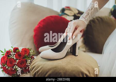 Delicato bouquet di rose bianche e rosse. Delicato bouquet di rose bianche e rosa Foto Stock
