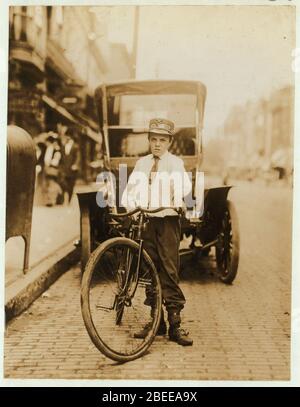 Harvey Buchanan, 608 E. Van Buren St. Postal Telegraph Co. Messenger No. 1908. 14 anni. 1 anno di servizio. Funziona dalle 7 alle 6. 4 dollari a settimana. Visite case di prostituzione. Foto Stock