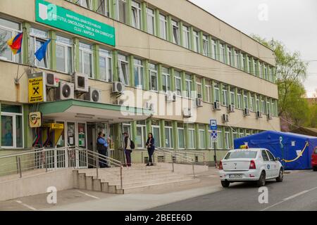 Cluj Napoca, Romania ; 13 aprile 2020 - l'Istituto di Oncologia 'Prof Dr. Ion Chiricuţă', IOCN ; coronavirus, covid-19, pandemico outbraak locale Foto Stock