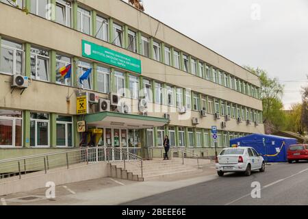 Cluj Napoca, Romania ; 13 aprile 2020 - l'Istituto di Oncologia 'Prof Dr. Ion Chiricuţă', IOCN ; coronavirus, covid-19, pandemico outbraak locale Foto Stock