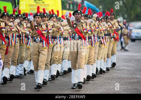 polizia, cadetti ncc, donne indiane emancipare, cadetti college, india indipendenza giorno parata, repubblica indiana parata, thrissur, kerala, india, parata terra Foto Stock