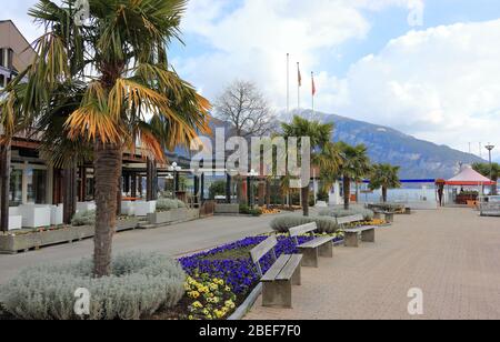 Spiez città, situata sulla riva meridionale del lago Thun. Svizzera, Europa. Foto Stock