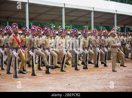 polizia, cadetti ncc, donne indiane emancipare, cadetti college, india indipendenza giorno parata, repubblica indiana parata, thrissur, kerala, india, parata terra Foto Stock