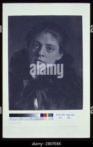 Testa e spalle ritratto di attrice Ethel Barrymore, rivolto verso la parte anteriore Foto Stock