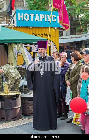 Dnipro, Ucraina - 29 settembre 2018: Chiesa Rettore Natività della Beata Vergine Maria in festa in onore del centenario Dnipro ACA Foto Stock