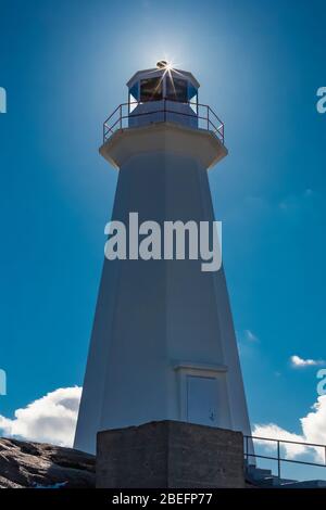 Faro di Capo Spears, costruito nel 1955 di cemento; esso e un faro più vecchio sono designati come un sito storico nazionale del Canada, a St. John's, Newunn Foto Stock