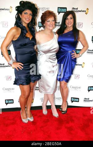 Teresa Giudice, Caroline Manzo e Jacqueline Laurita hanno fatto una foto al Bravo's 'le reali casalinghe del New Jersey' Stagione due Premiere Red Carpet al Brownstone a Paterson, NJ il 3 MAGGIO 2010 Credit: Scott Weiner/MediaPunch Foto Stock