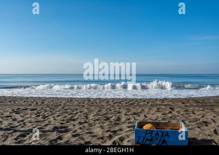 Onde oceaniche sulla spiaggia di Monterrico Beach, Guatemala Foto Stock