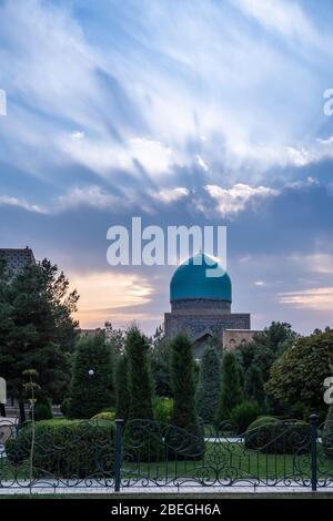 La Madrasah Tilla-Qori, Registan, Samarkand, Uzbekistan Foto Stock