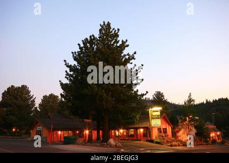 California, 12 AGOSTO 2009 - veduta di Dawn del RadioShack Foto Stock