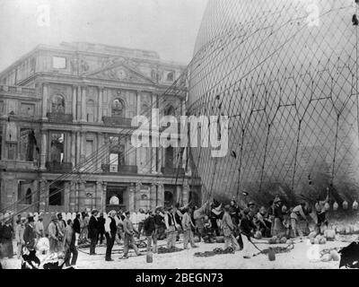 Palloncino di Henri Giffard in preparazione per l'ascesa, Tuileries, Parigi, 1878. Foto Stock