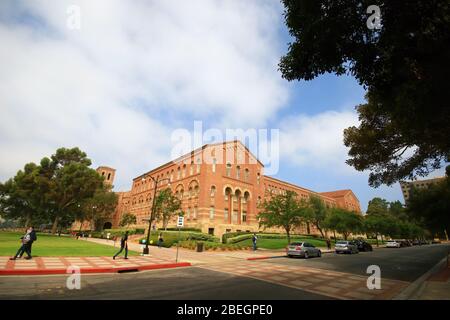 Los Angeles, 21 AGOSTO 2009 - Vista esterna della Haines Hall, UCLA Foto Stock