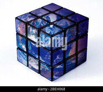 Terra come cubo di Rubik Foto Stock
